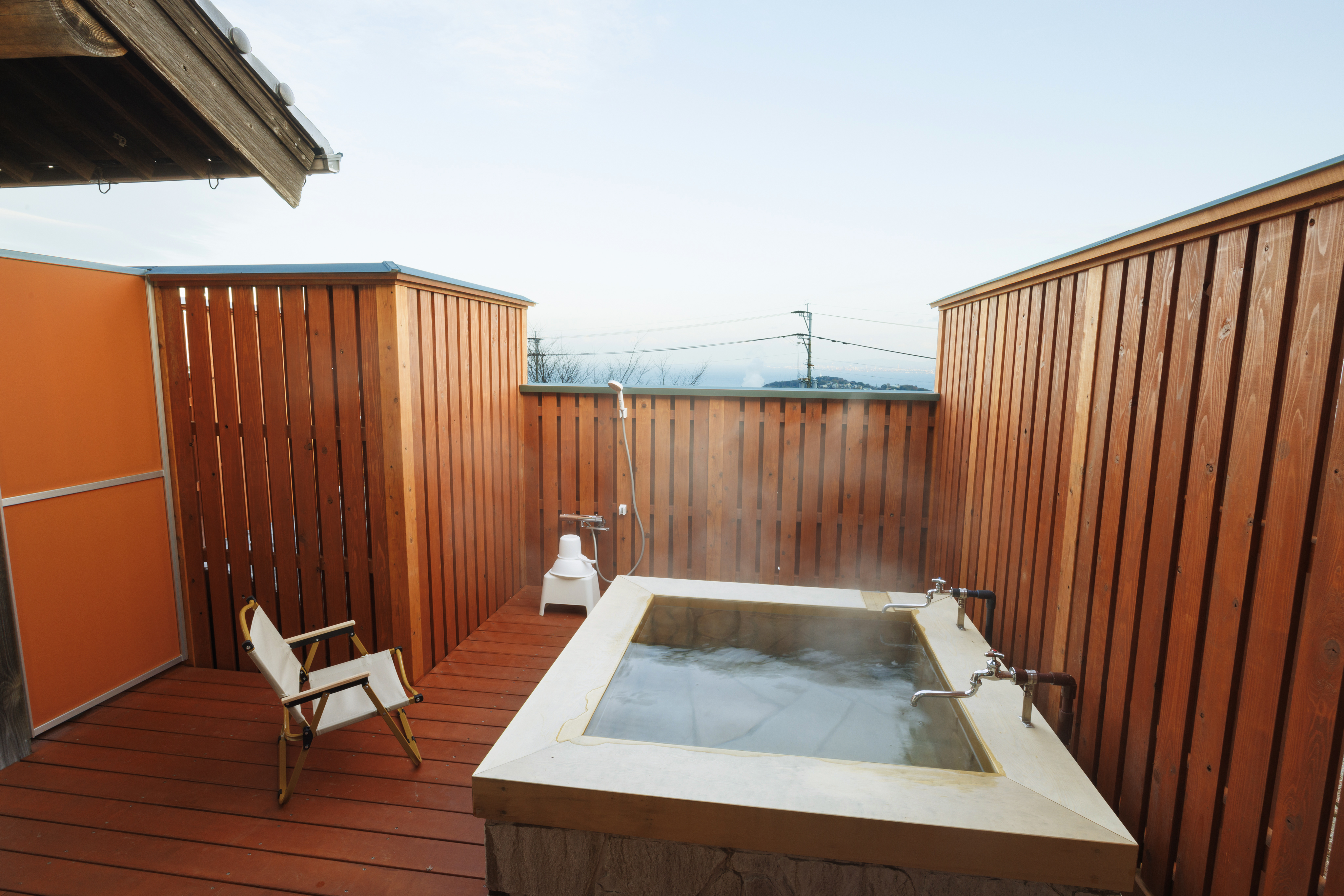 竹の間（Take）の天然温泉露天風呂-昼