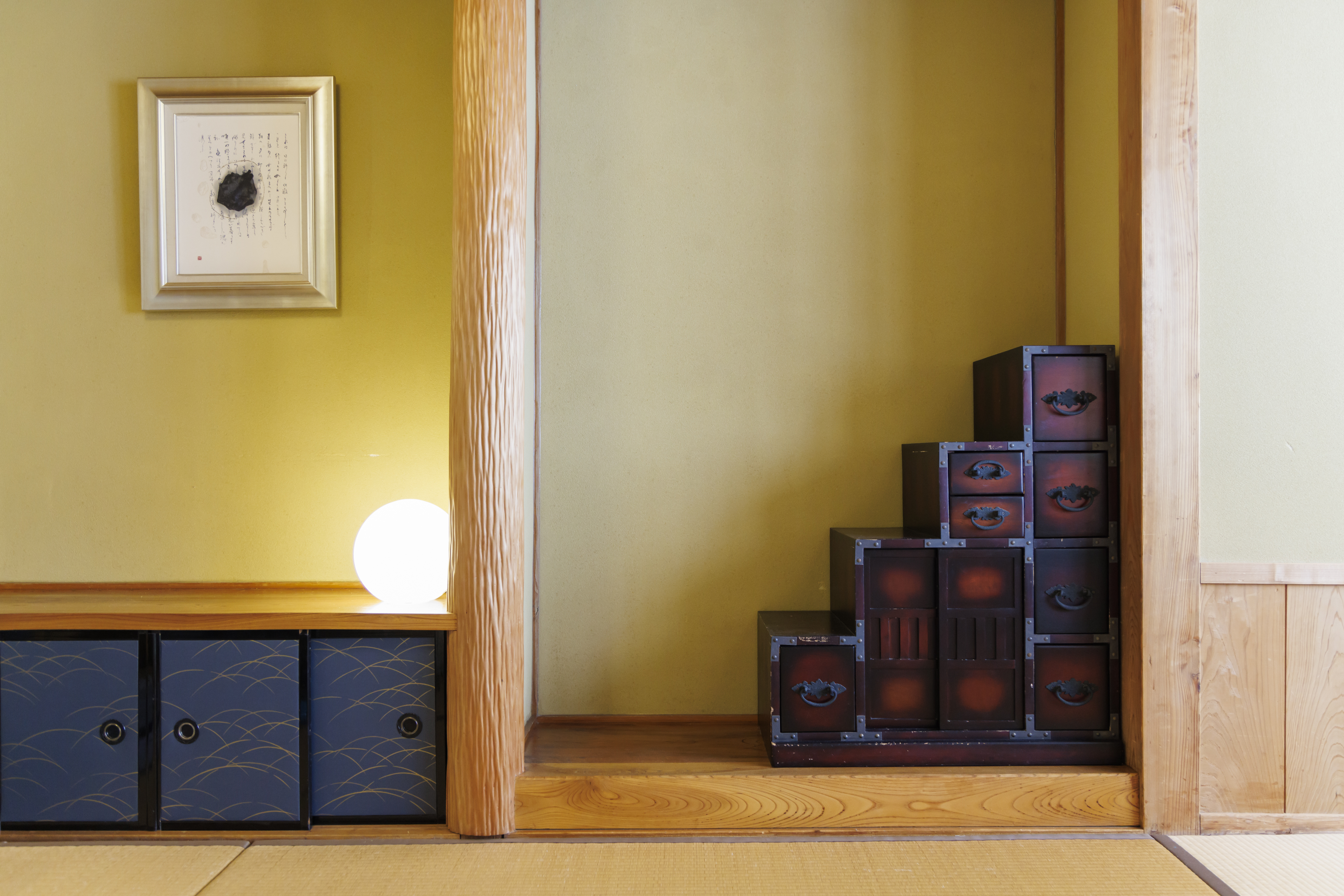 梅の間(Ume）アンティークな調度品