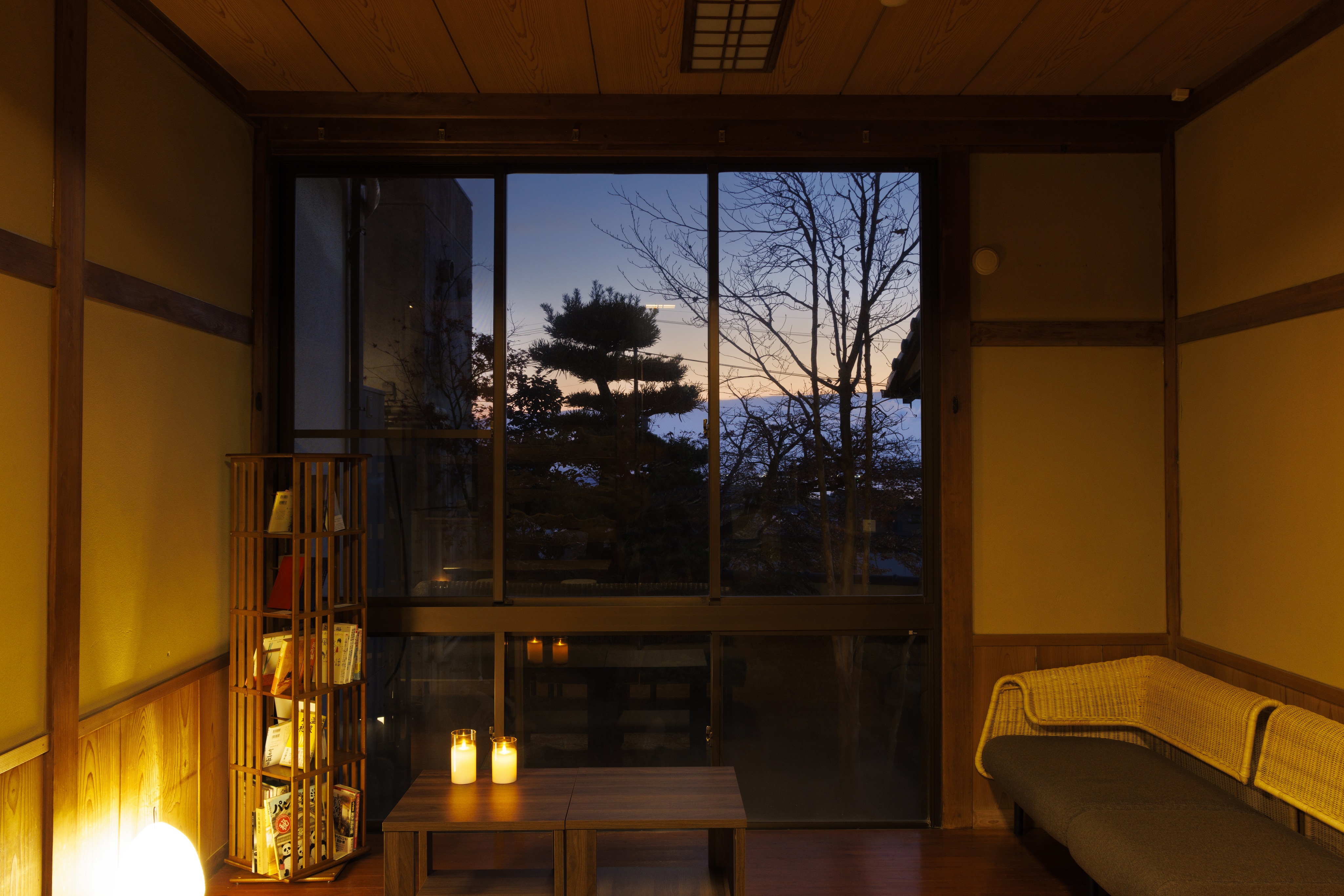 ロビー（早朝のイメージ）