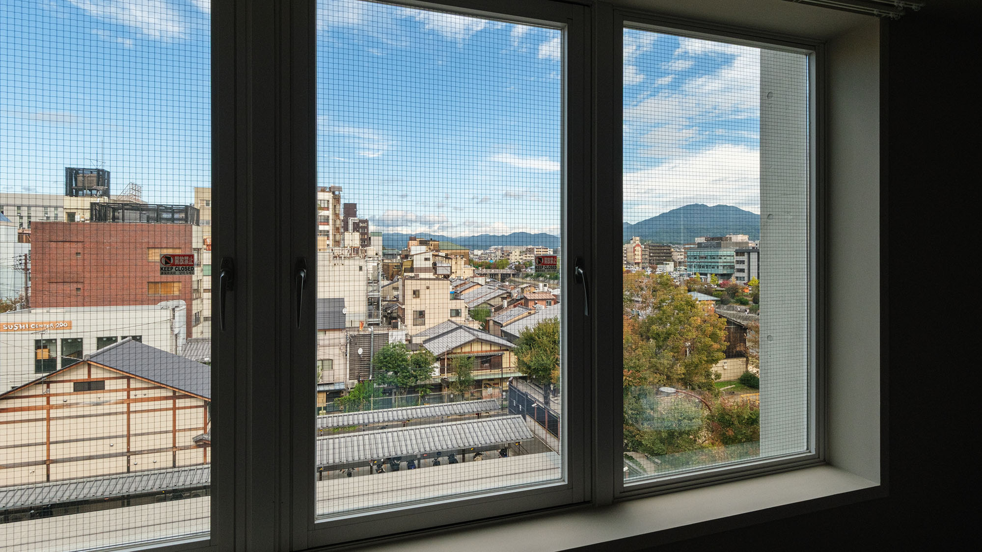 ・【デラックスツインエキストラ】風情ある京都の街並みを一望できます