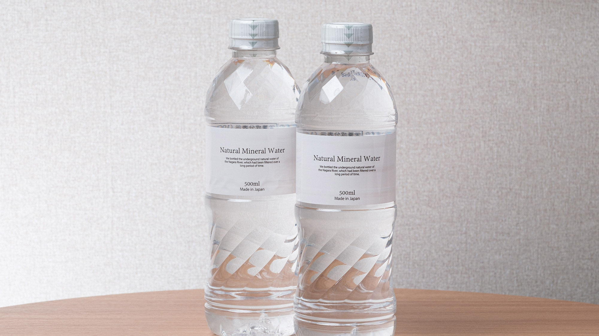 ・【ミネラルウォーター】滞在中、ご自由にお飲みください