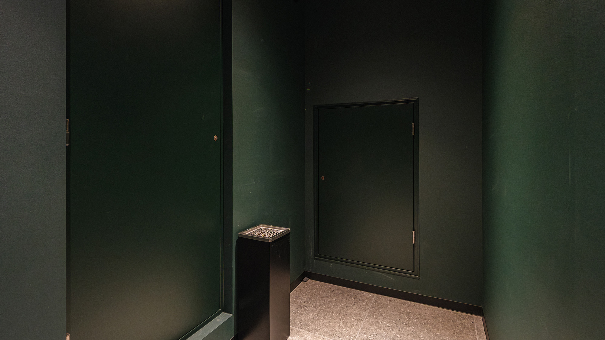 ・【喫煙スペース】客室・館内は禁煙です。お煙草はこちらでお願い致します