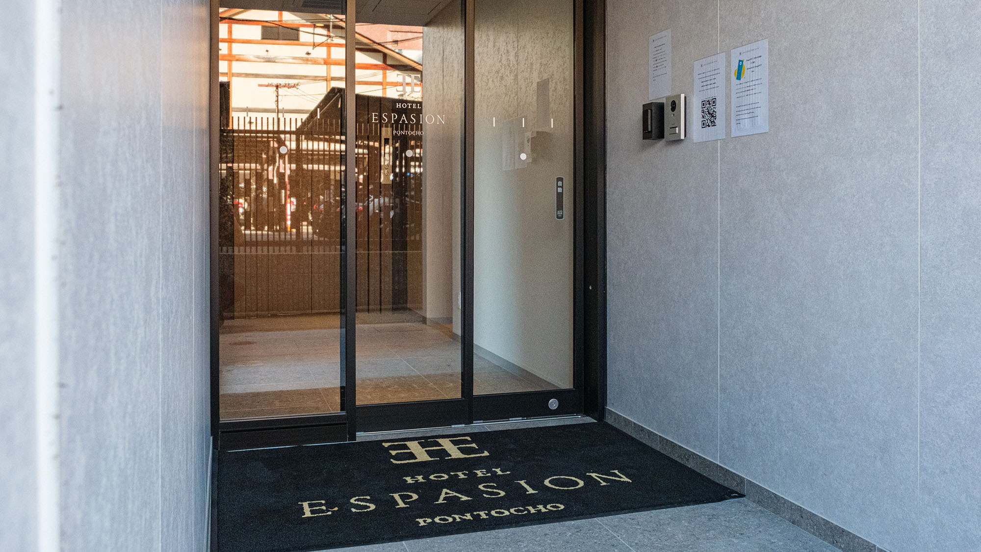 ・【エントランス】京都観光の拠点に最適な素泊まり専用ホテルです