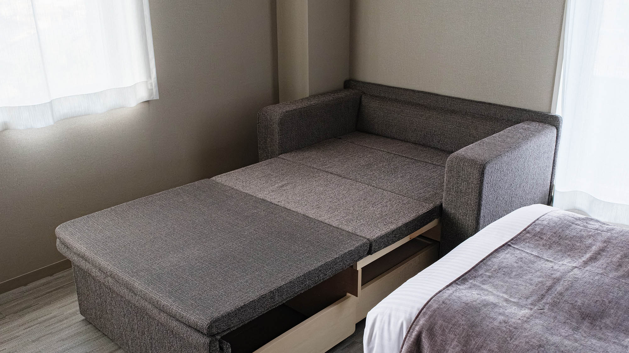 ・【ソファベッド】ソファの座面を広げればベッド仕様に早変わり