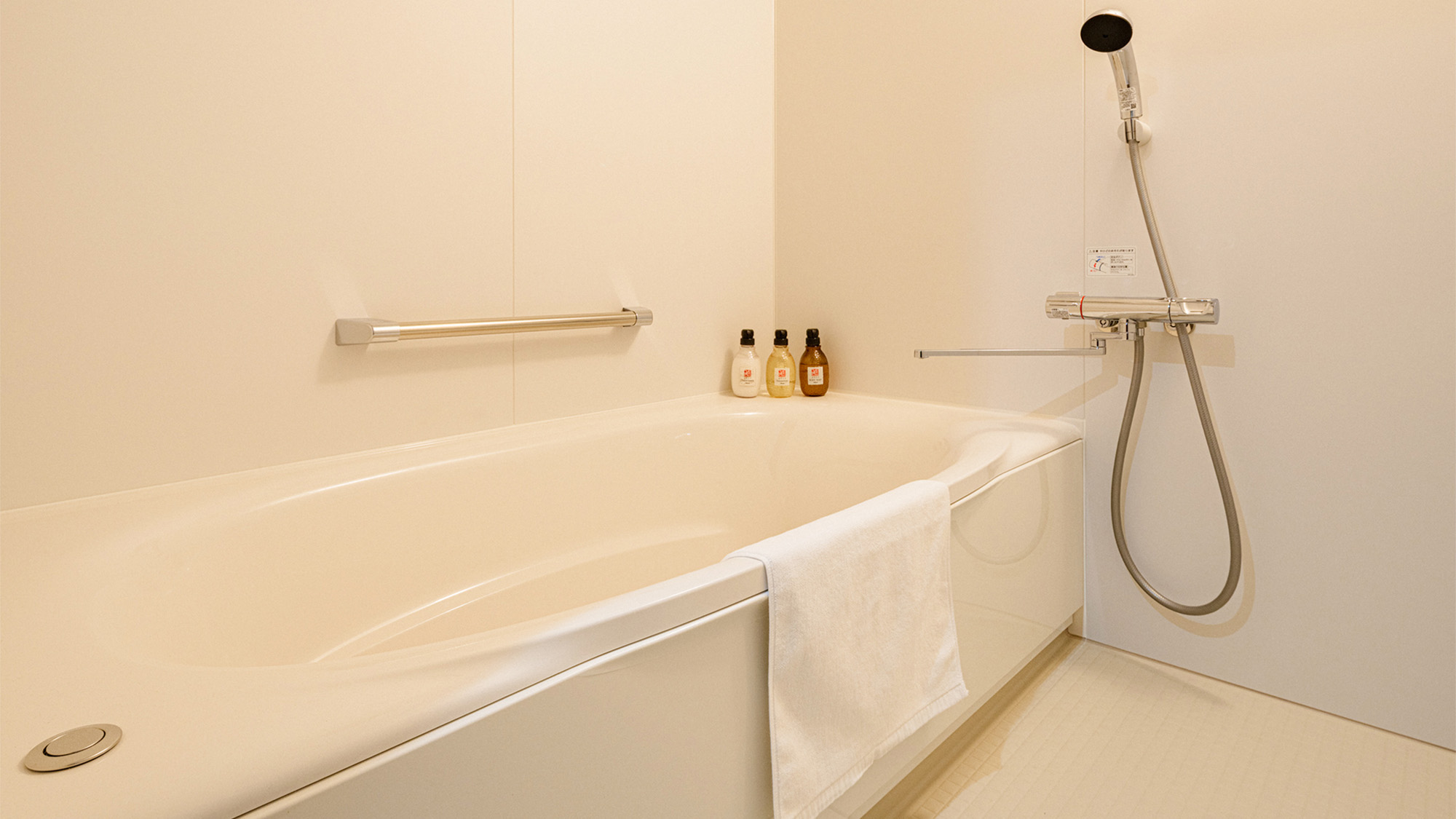 ・【モデレートツイン・お風呂】ゆったりと寛げる独立型のバスルームとなっております