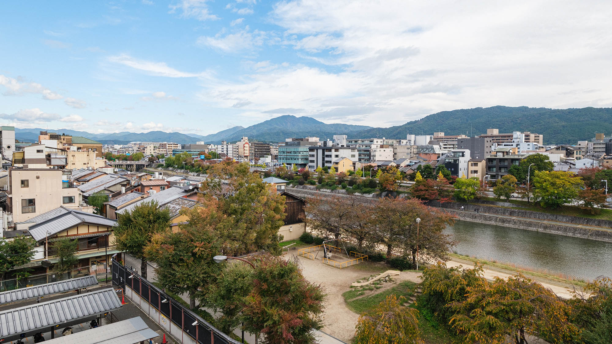 ・【デラックスツインエキストラ】鴨川の景色を眺めることができます