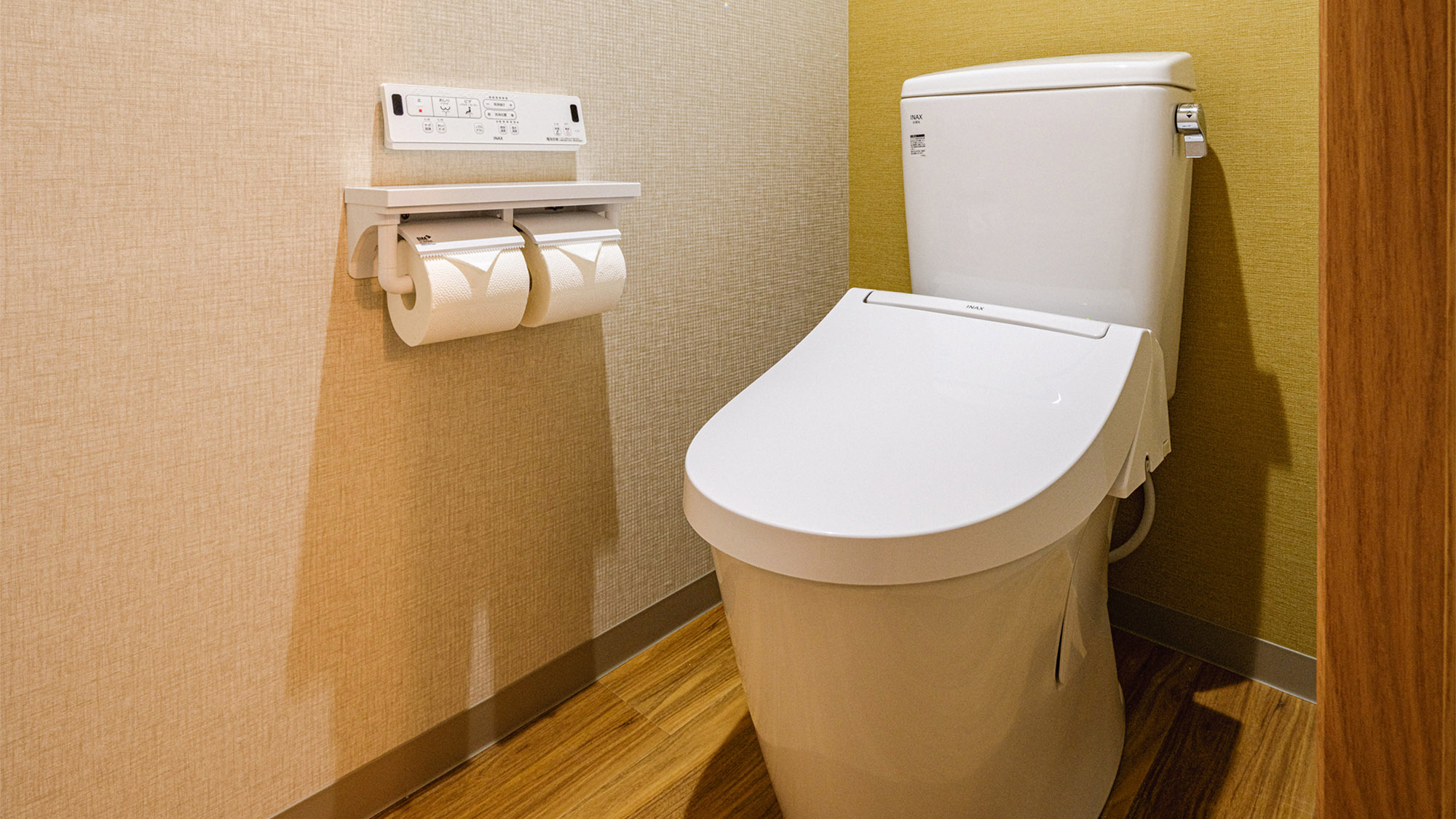 ・【モデレートツイン・トイレ】温水洗浄便座付き。使い勝手のよい独立タイプです