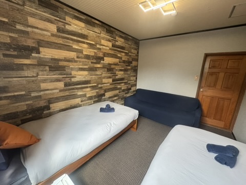 ソファベッドを備えたお部屋で小さなお子様やグループでのご宿泊にご利用いただけます