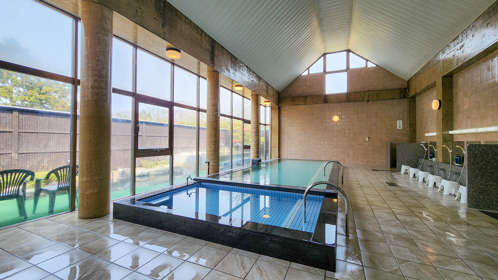 #温泉　疲れた体を優しく癒してくれる、心地よい空間です