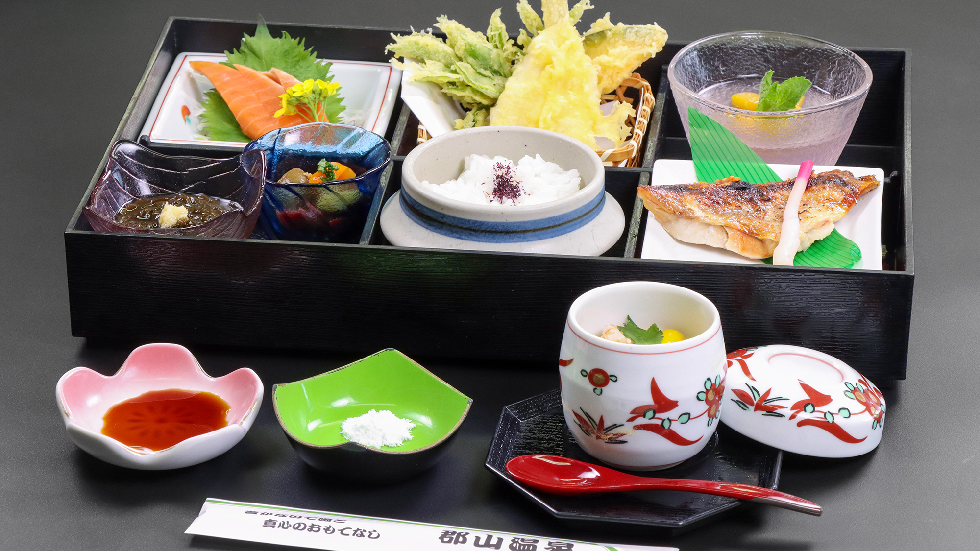 #松花堂　見た目も華やかな和の味を少しずつ楽しめる、日帰り利用に好評のランチです