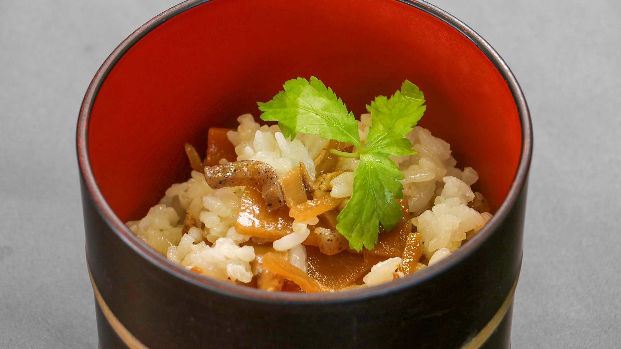 #夕食単品　旨みたっぷりで三つ葉の香る炊き込みご飯