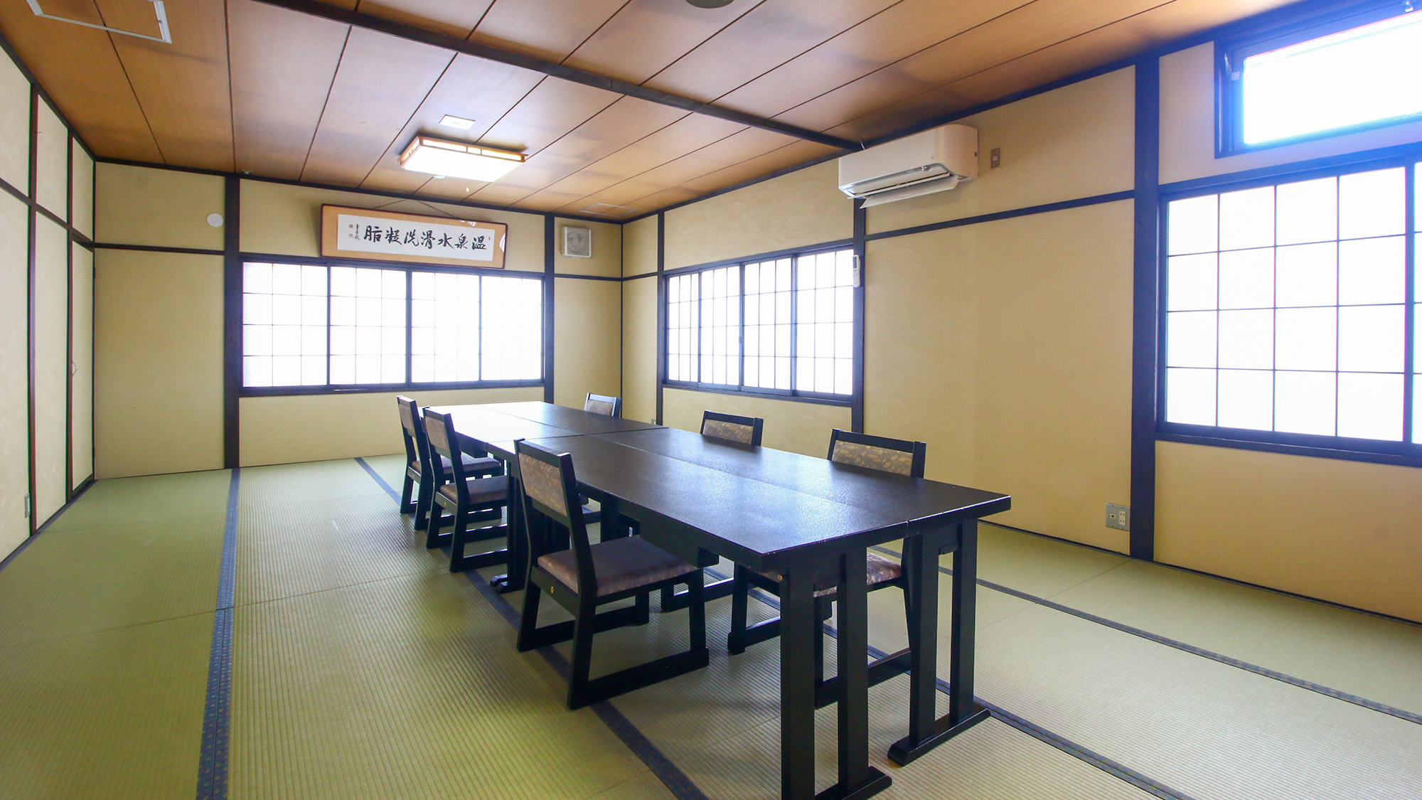 #和室　畳の上に座布団でも椅子でも対応できる、使い勝手の良い多目的和室