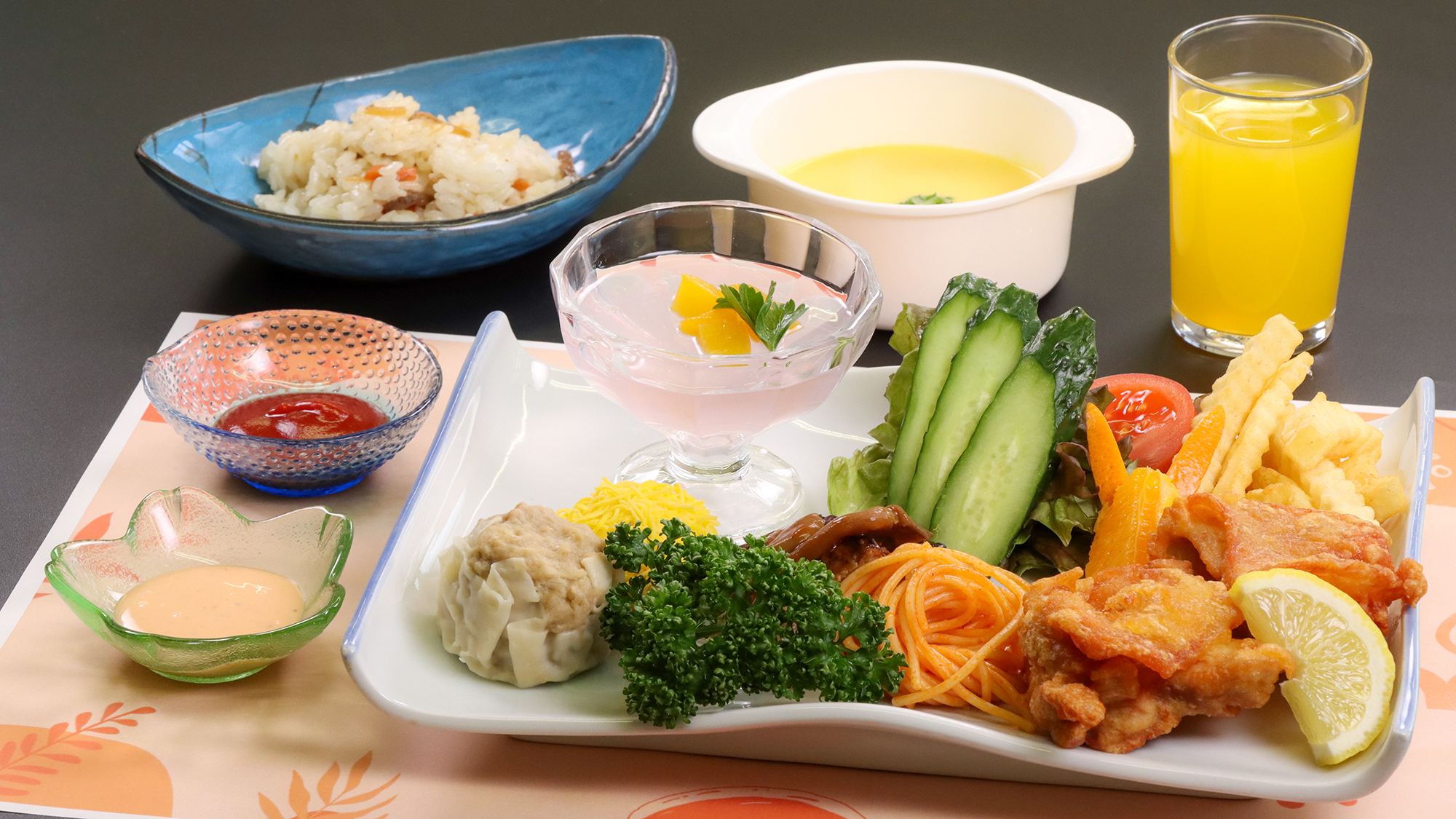 #小学生夕食　ボリュームとバランスに配慮した、家族連れにうれしい小学生向けのお食事です