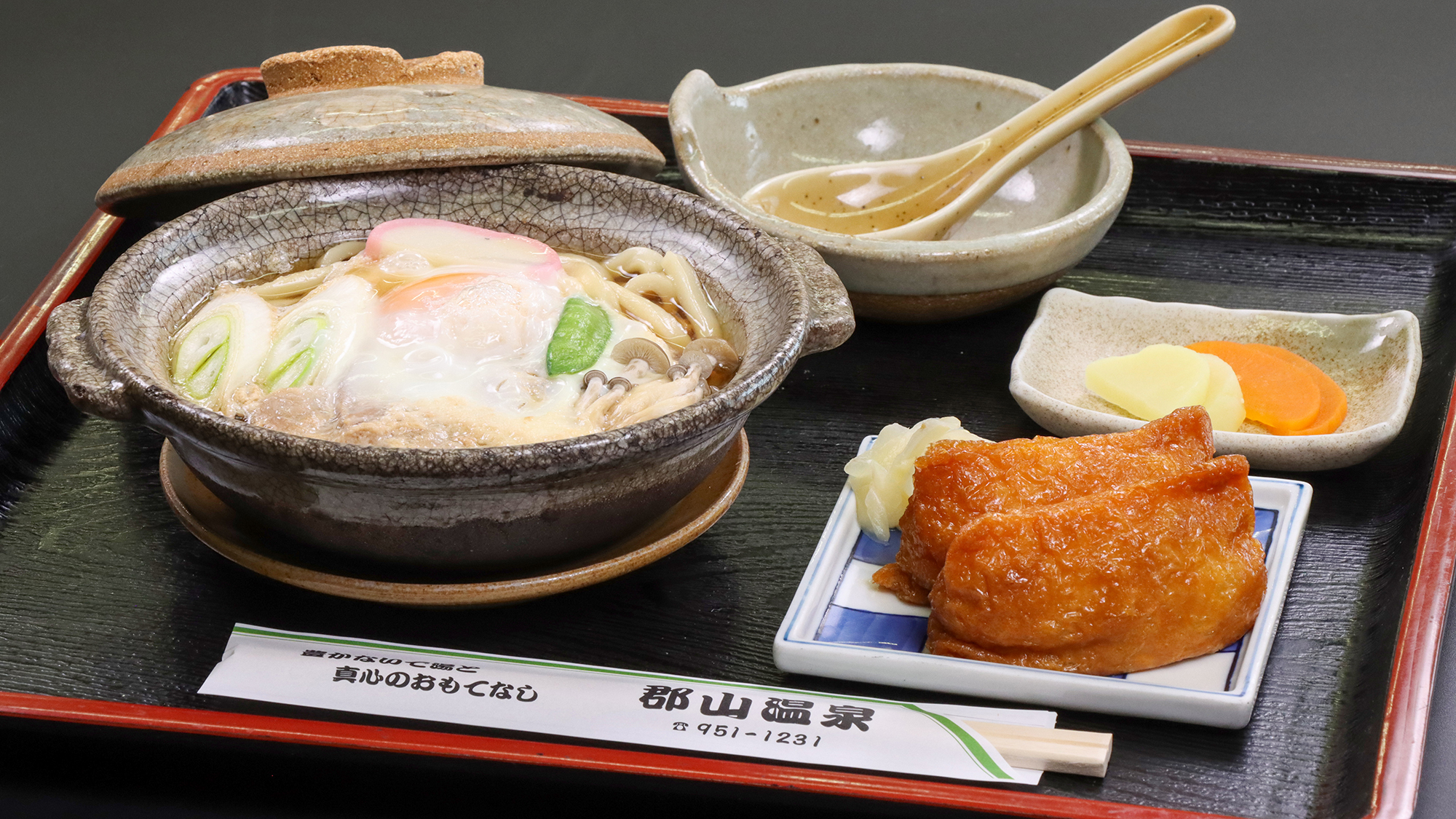 #食堂メニュー　湯気の立つ鍋から香るだしの風味がたまらない、冬の定番メニューです