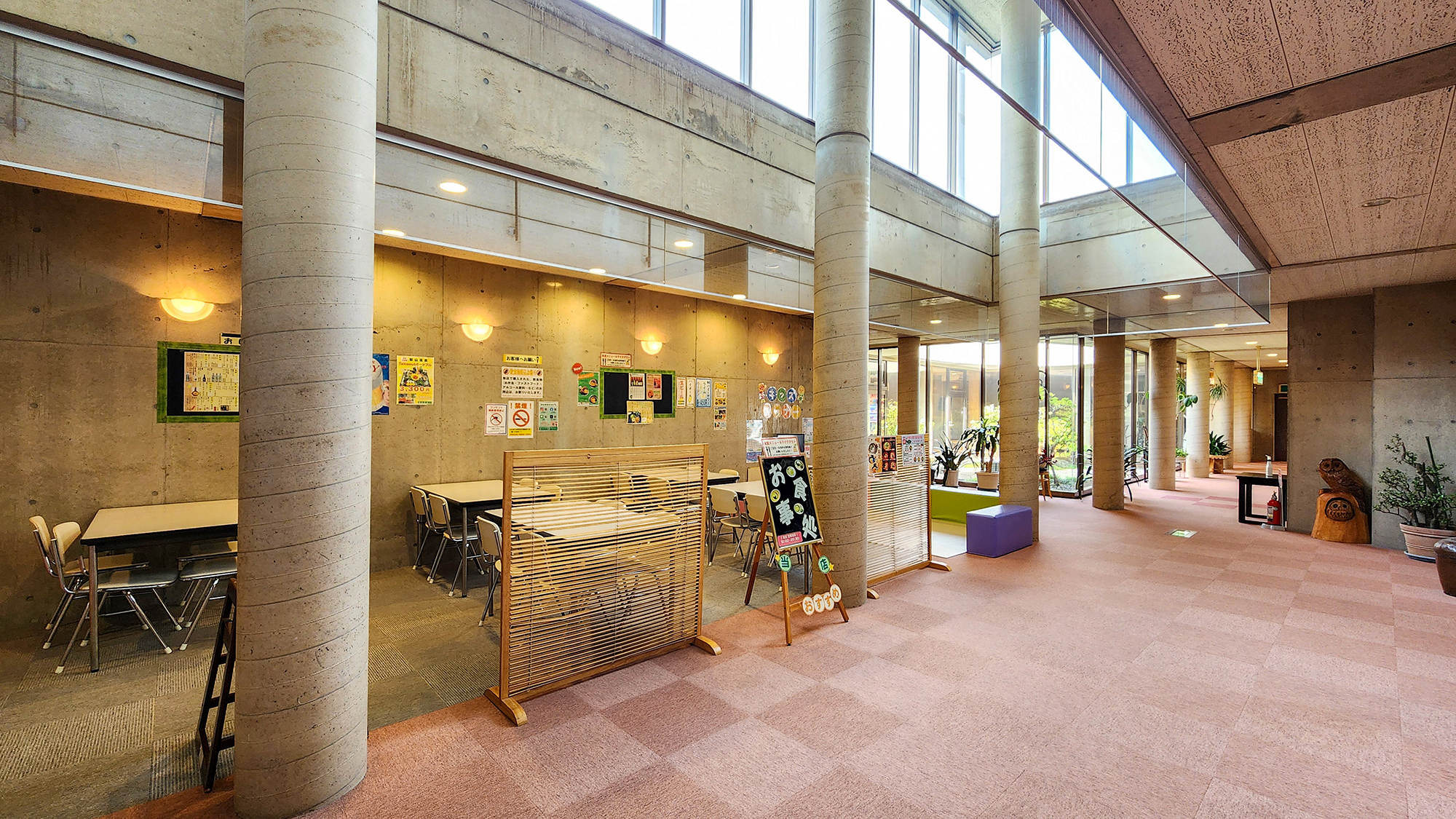 #食堂　10時から20時半まで営業しております