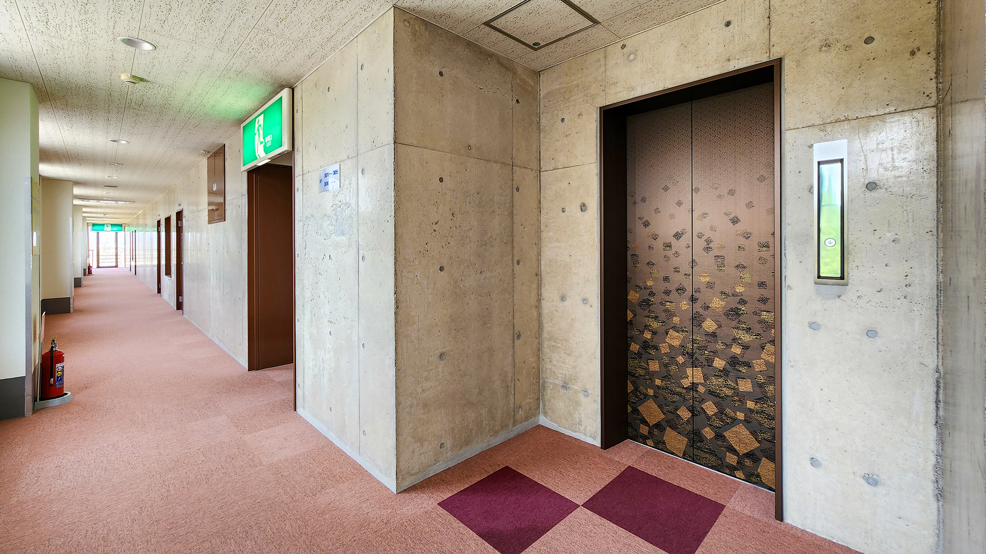 #館内　客室やお風呂への移動もスムーズな館内エレベーターを完備しております