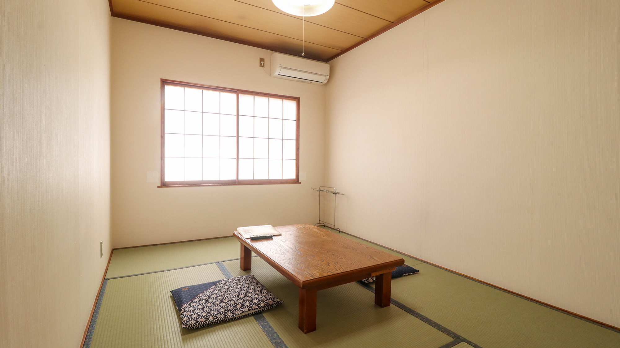 #6畳和室　布団でぐっすりと眠れる静かなお部屋です