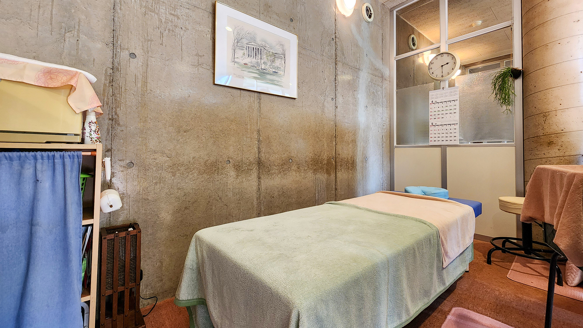 #館内　本格的なマッサージサービスで深い休息をお過ごしください