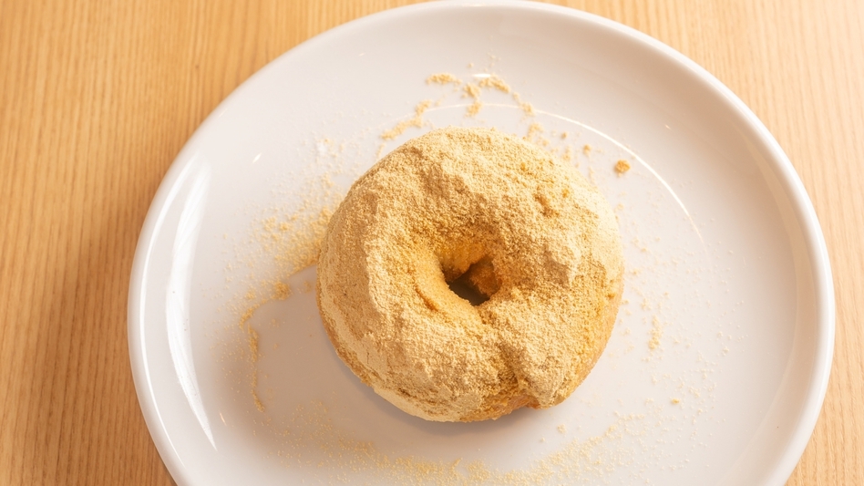 【平日限定】シアタールームの大画面で推し活・ベーグルランチ付プラン｜昼食付き