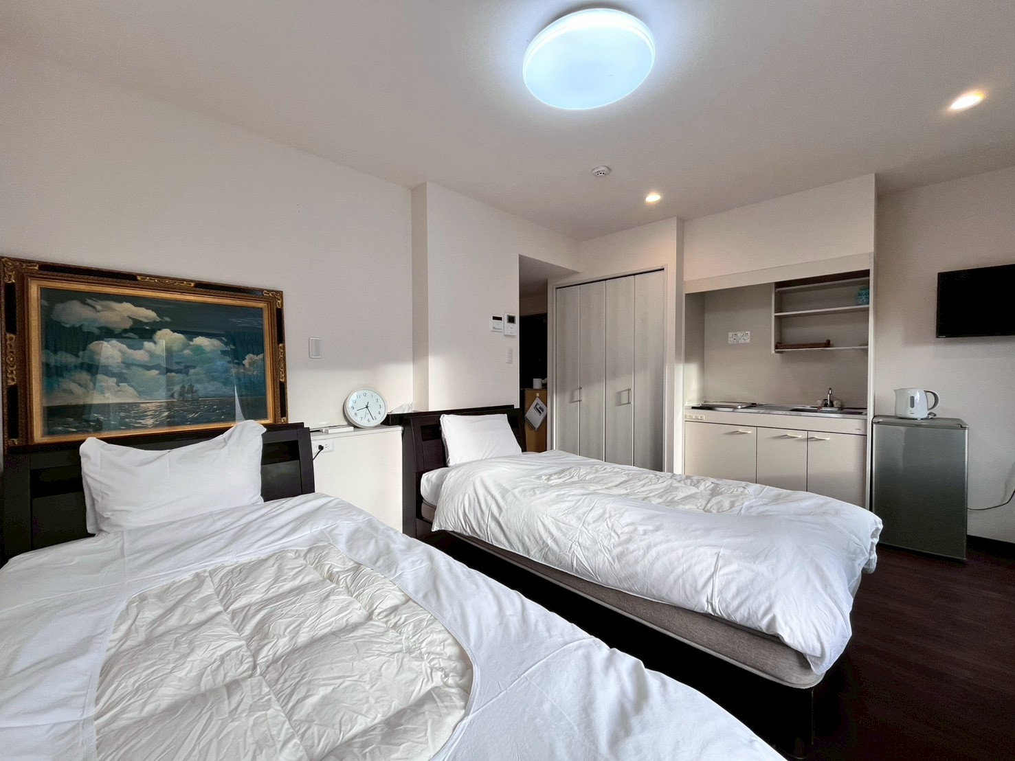 【別館洋室ツインB・ミニキッチン付き】  自炊も楽しめる機能派