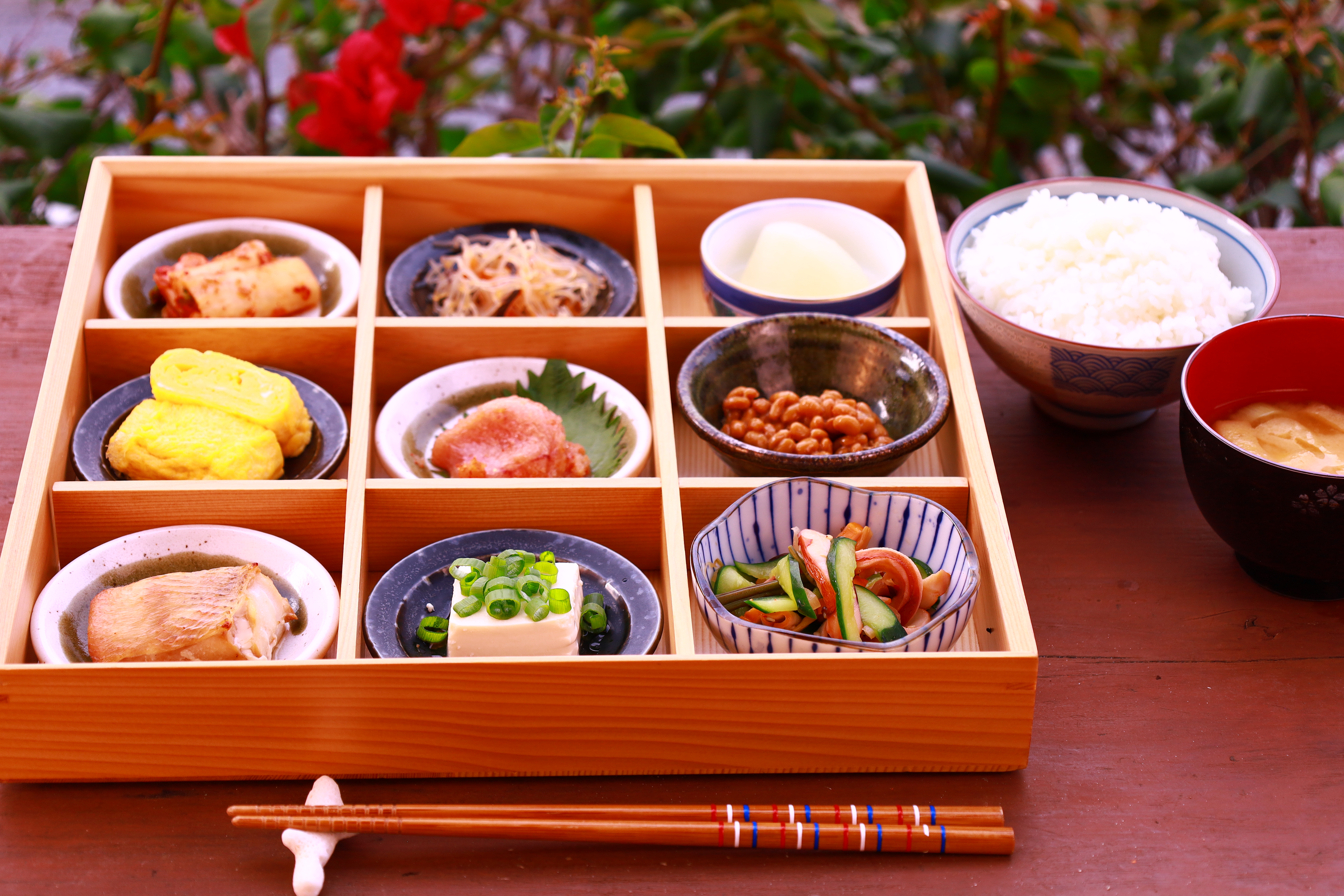 【食事・レストラン】 小鉢が嬉しい彩り豊かな朝ごはん