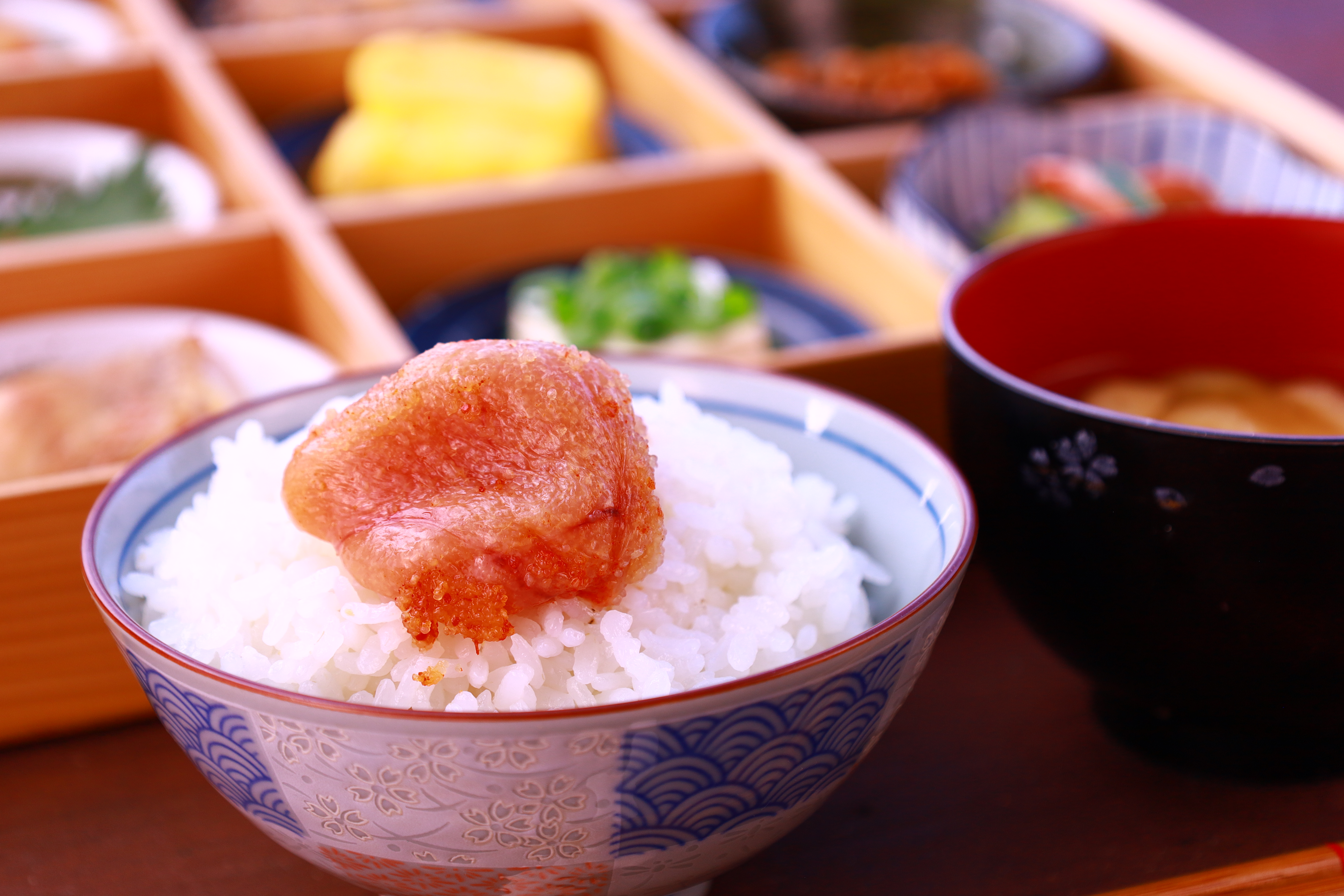 【食事・レストラン】 島の朝を味わう和の膳