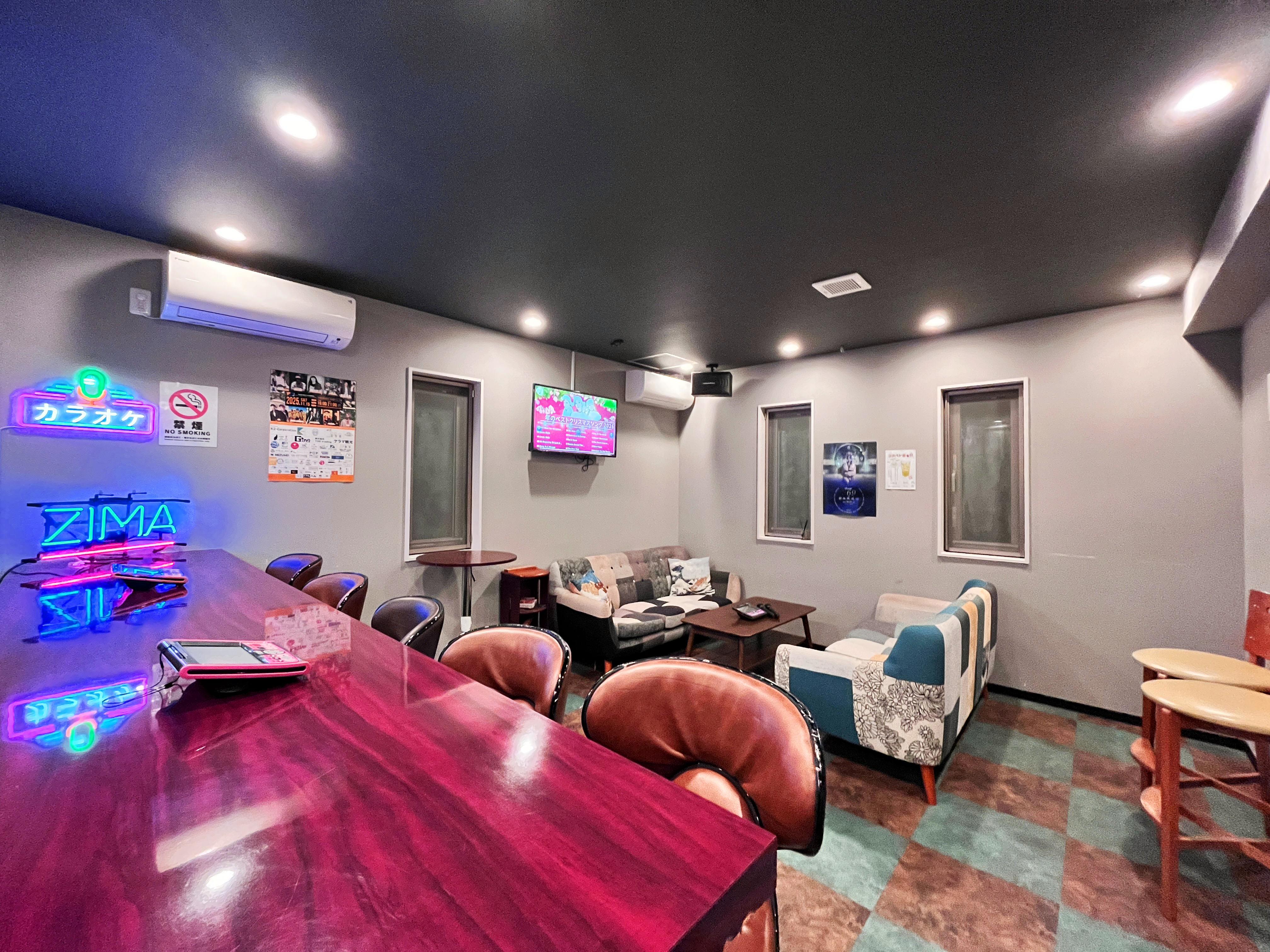 【カラオケバー】