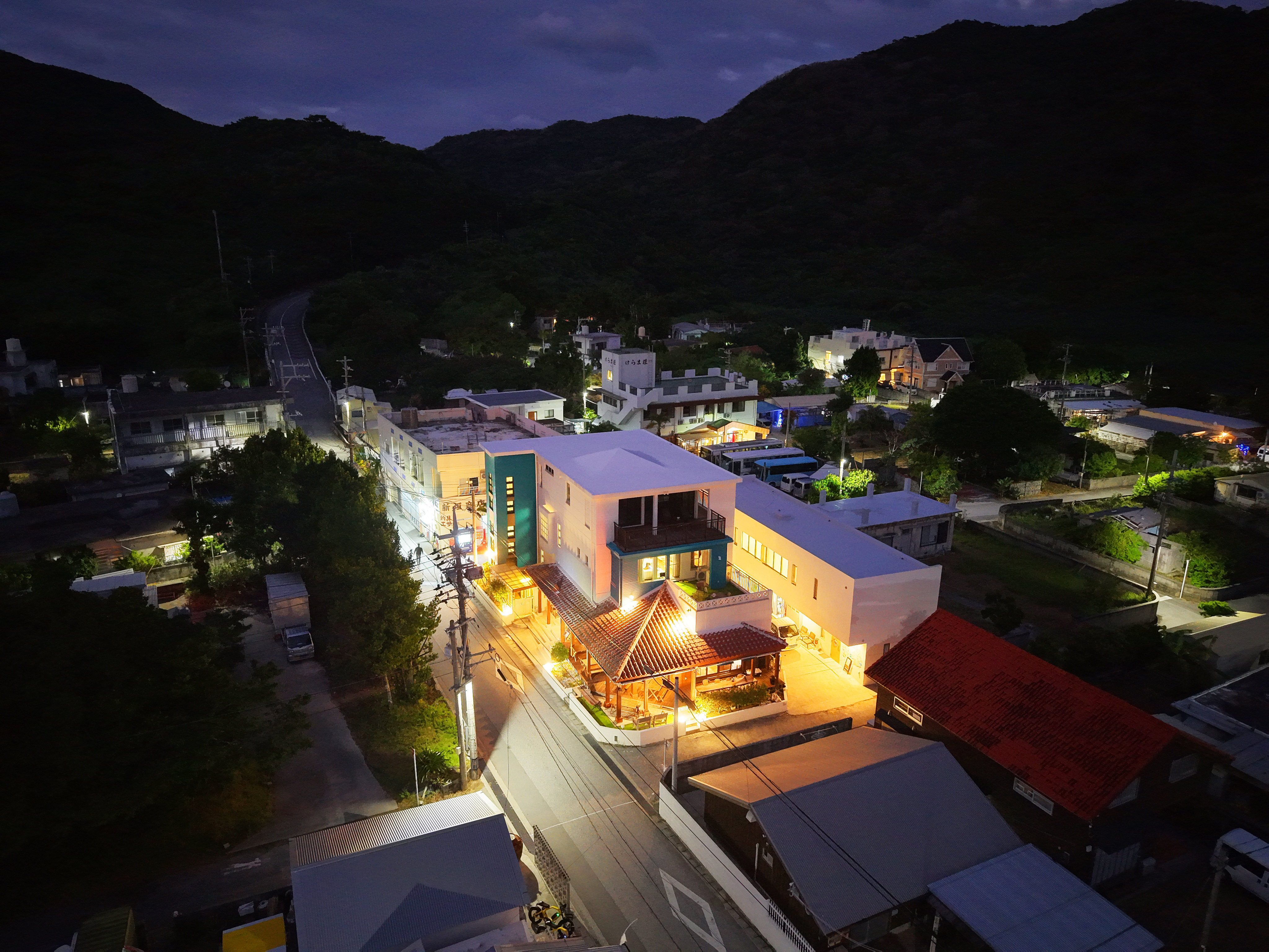 【夜の外観】 島の静寂に包まれる夜