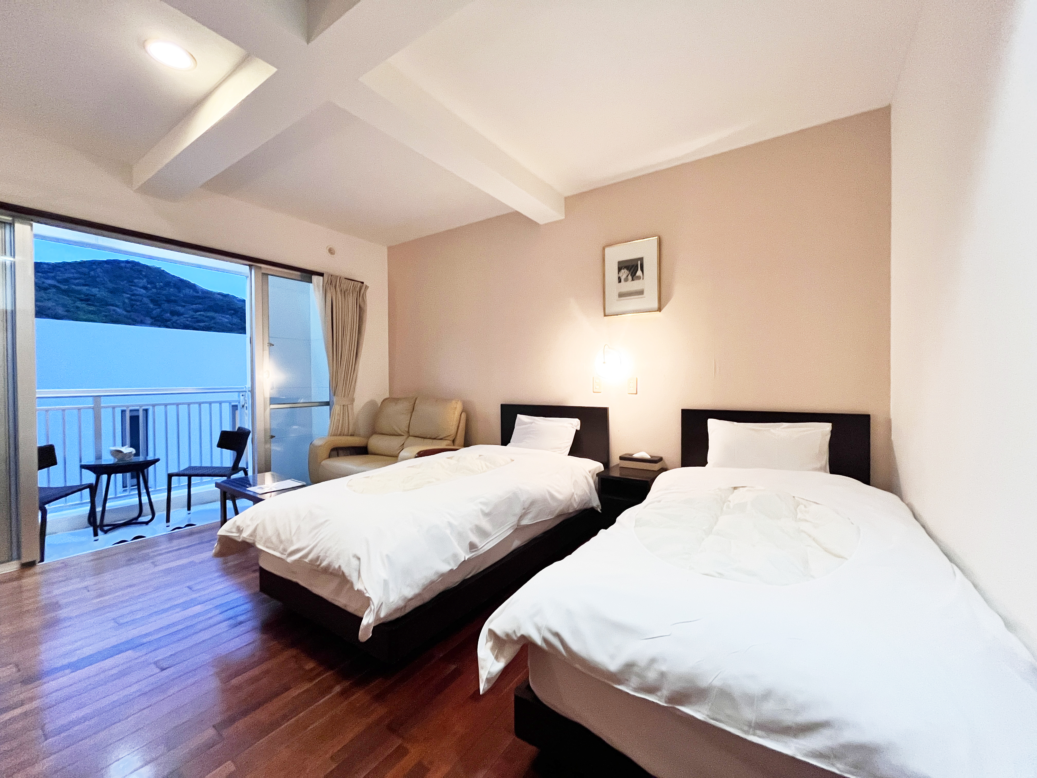 【洋室ツイン】 バルコニー付き開放的ツイン