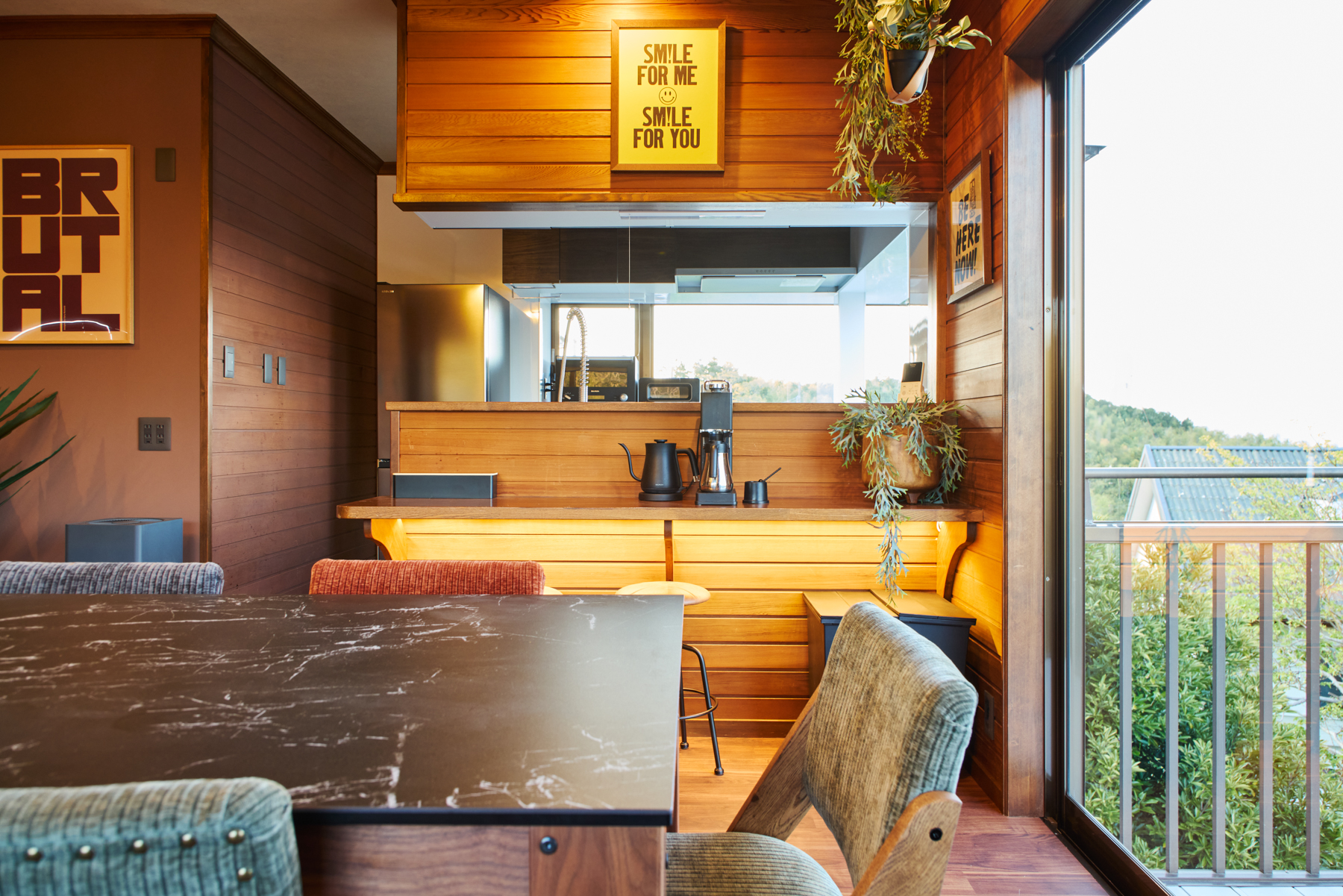 広く明るいリビングダイニング。アメリカンビンテージがたっぷり詰まった空間です。