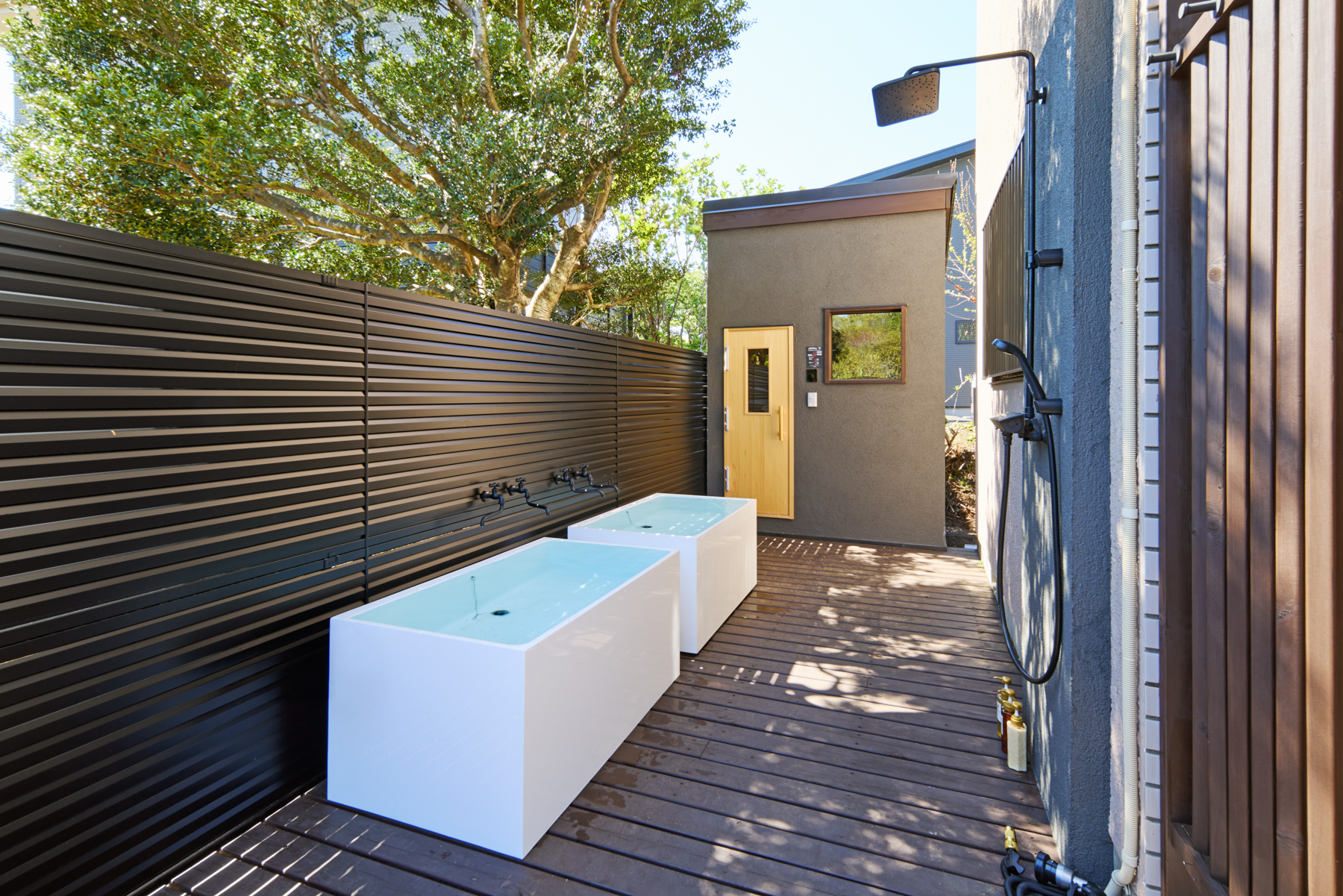 露天風呂。伊東高原温泉のお湯を楽しめます。