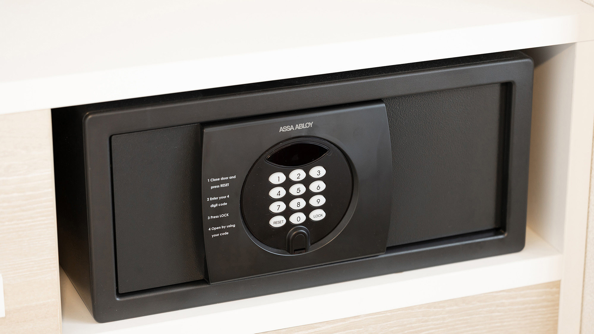 客室｜備品イメージ／貴重品はセーフティボックスで安心。