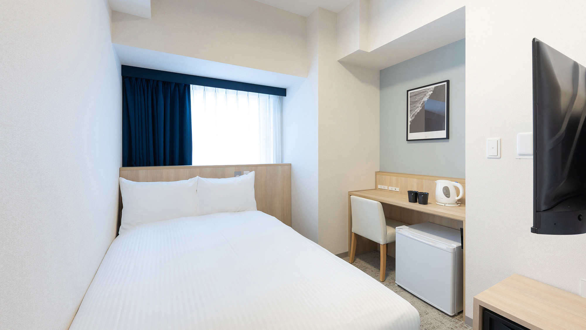 スタンダードセミダブル｜11平米／定員2名／ベッド幅120cm×1台／3点式ユニットバス