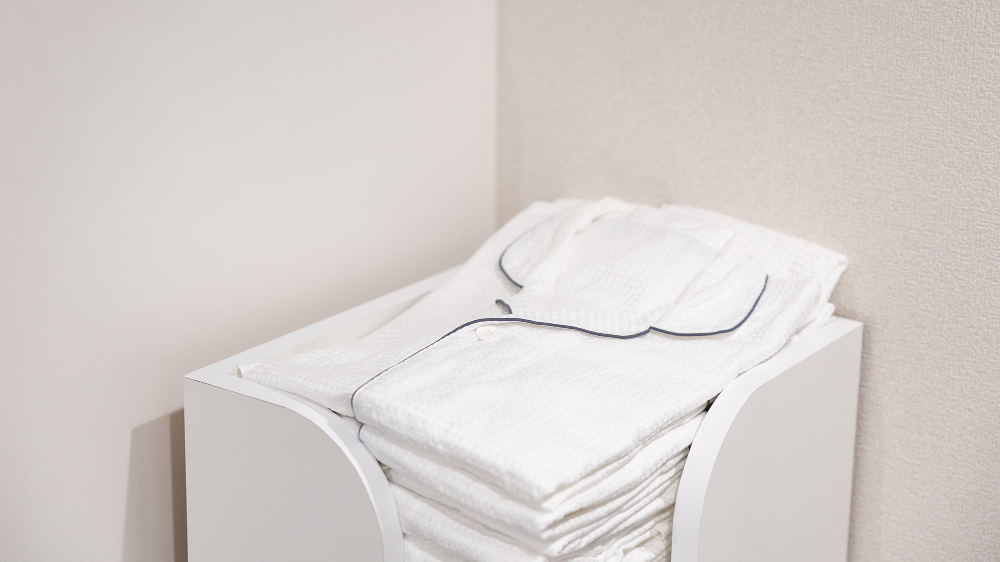 貸出品｜ナイトウェアは客室各階のエレベーターホールにご用意しています。