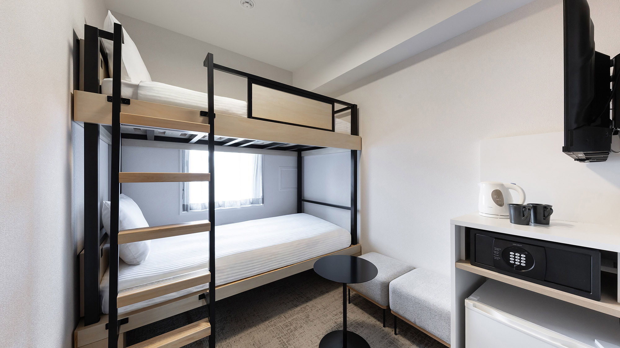 スタンダードツイン（ロフトベッド）｜11平米／定員2名／ベッド幅100cm&times;2台／3点式ユニットバス