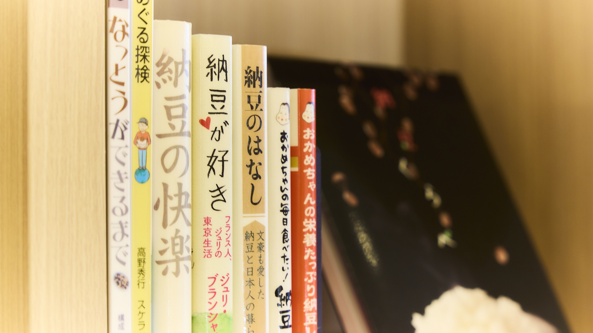 【ライブラリーカフェ】プロが厳選した書籍をお楽しみいただけます