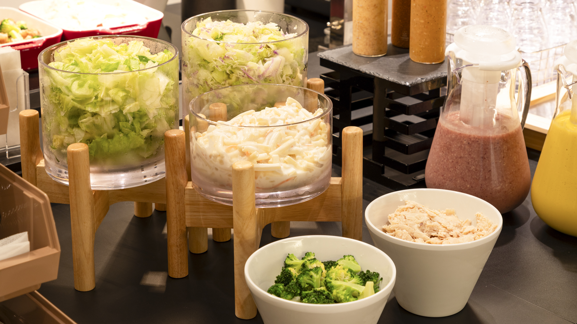 【無料朝食サービス】サラダ提供イメージ