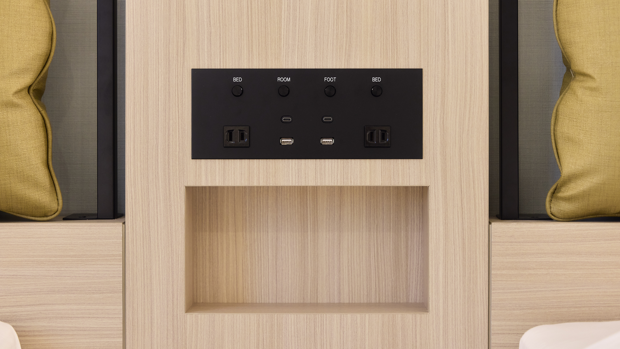 【ツインスタンダード】枕元コンセントイメージ