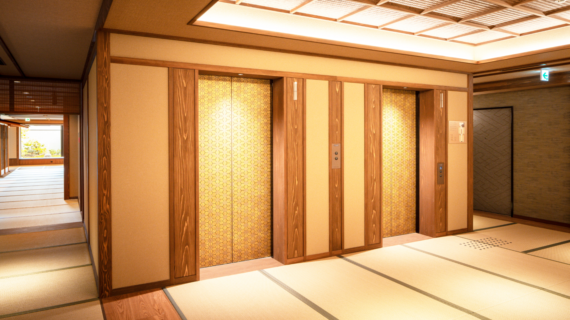 エレベーター前