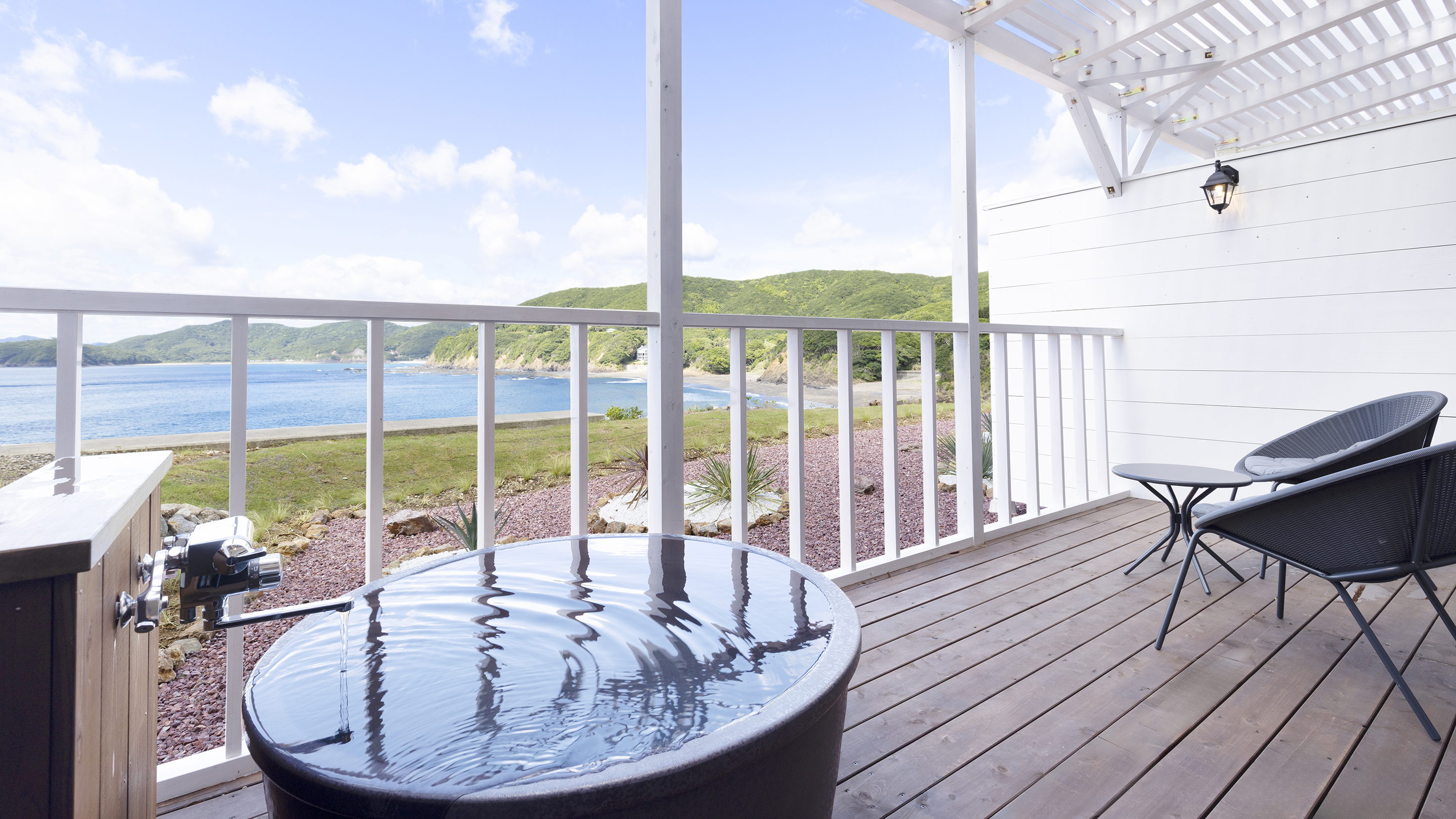 スーペリア露天風呂付和洋室トリプル　※画像の浴槽は温泉ではございません