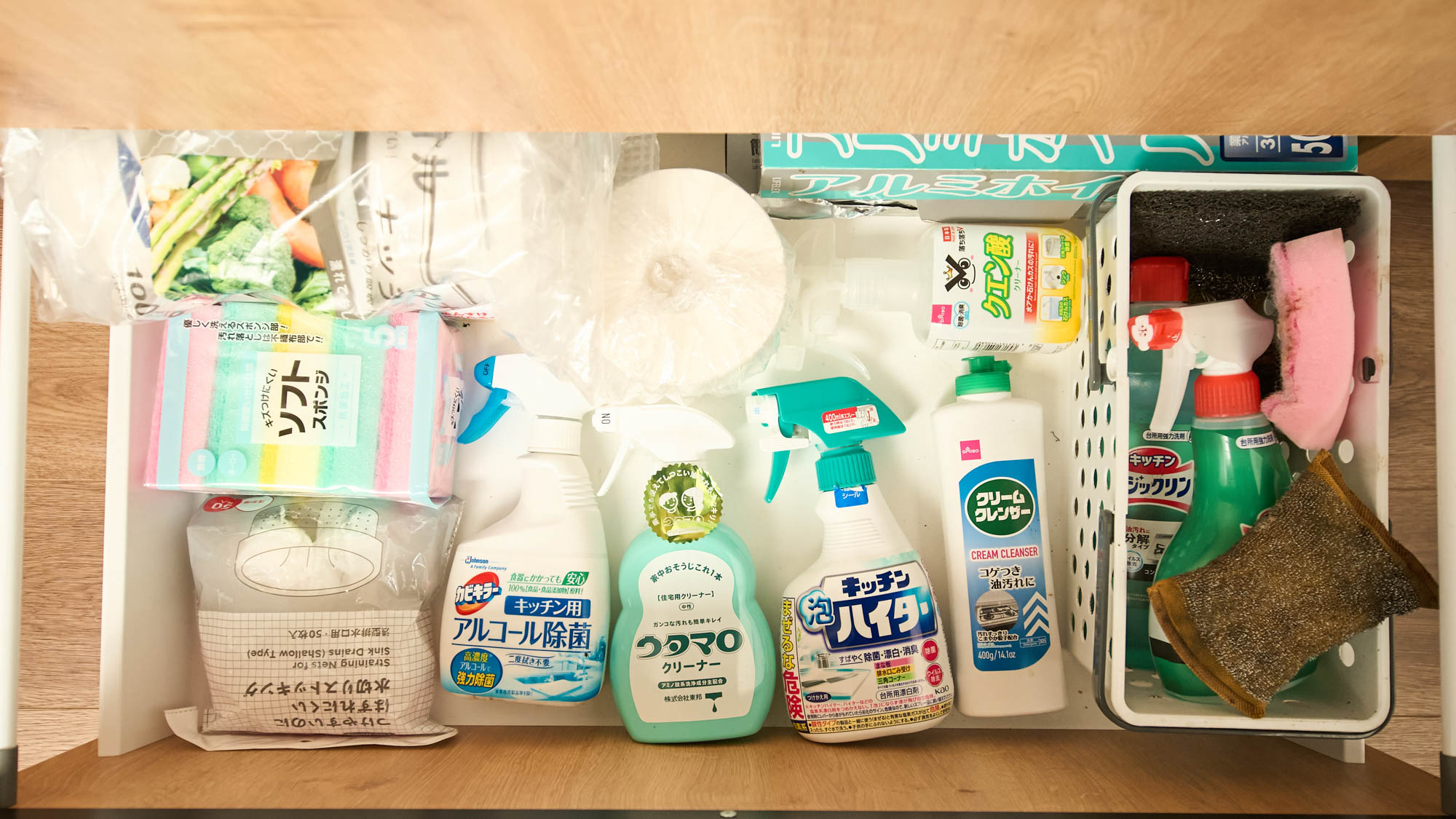 キッチン備品：掃除用品など