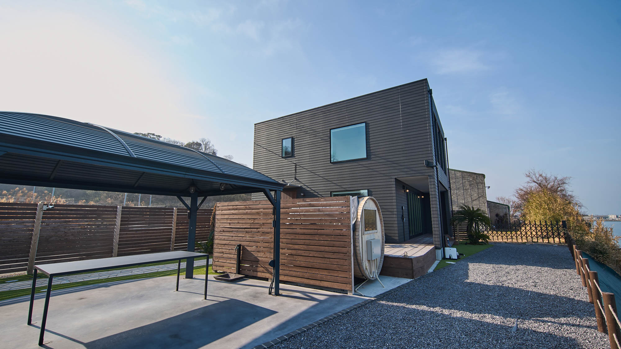 外観（中庭側）