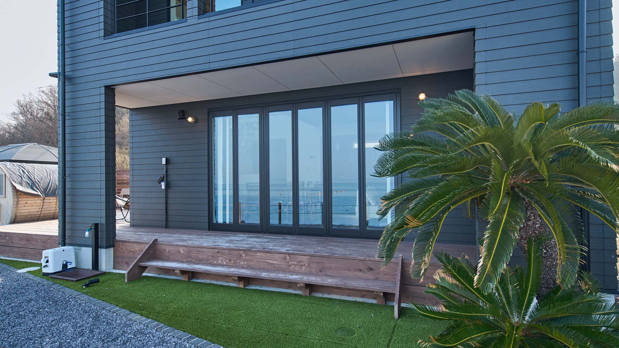 外観（テラス側）