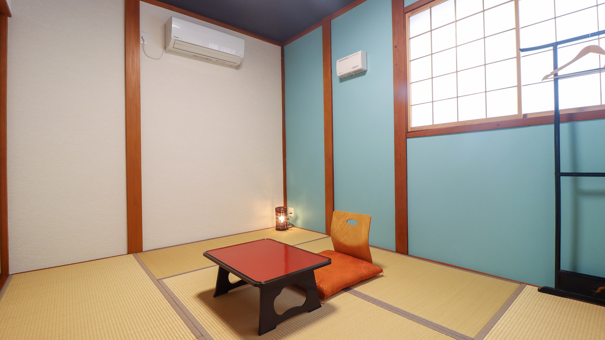 ＃川-kawa 村上市を流れる日本一の清流荒川をイメージした水色のお部屋