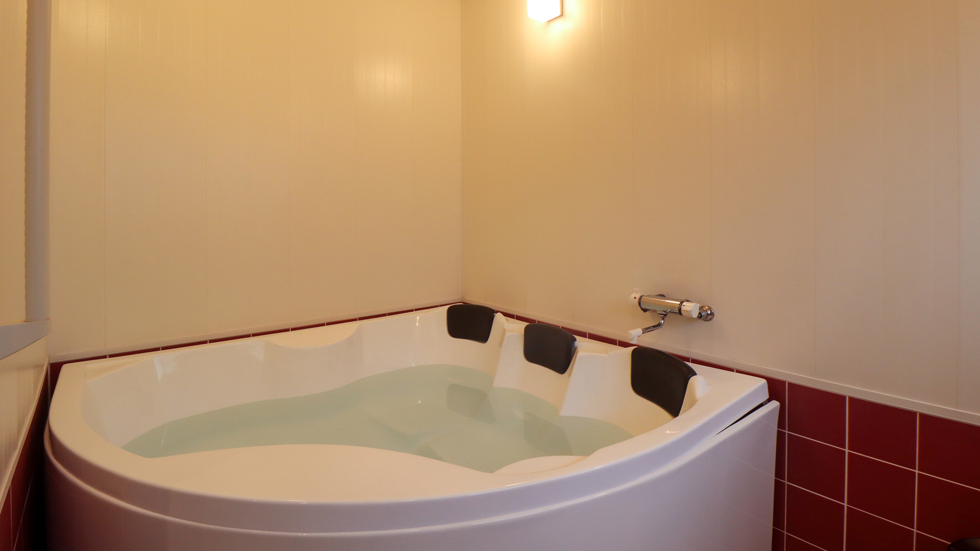 ＃風呂　大きな湯船で旅の疲れを癒やしてください