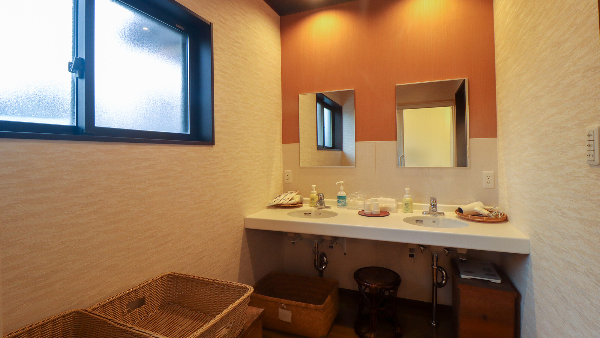 ＃脱衣所　広々とした洗面スペースをご準備しております