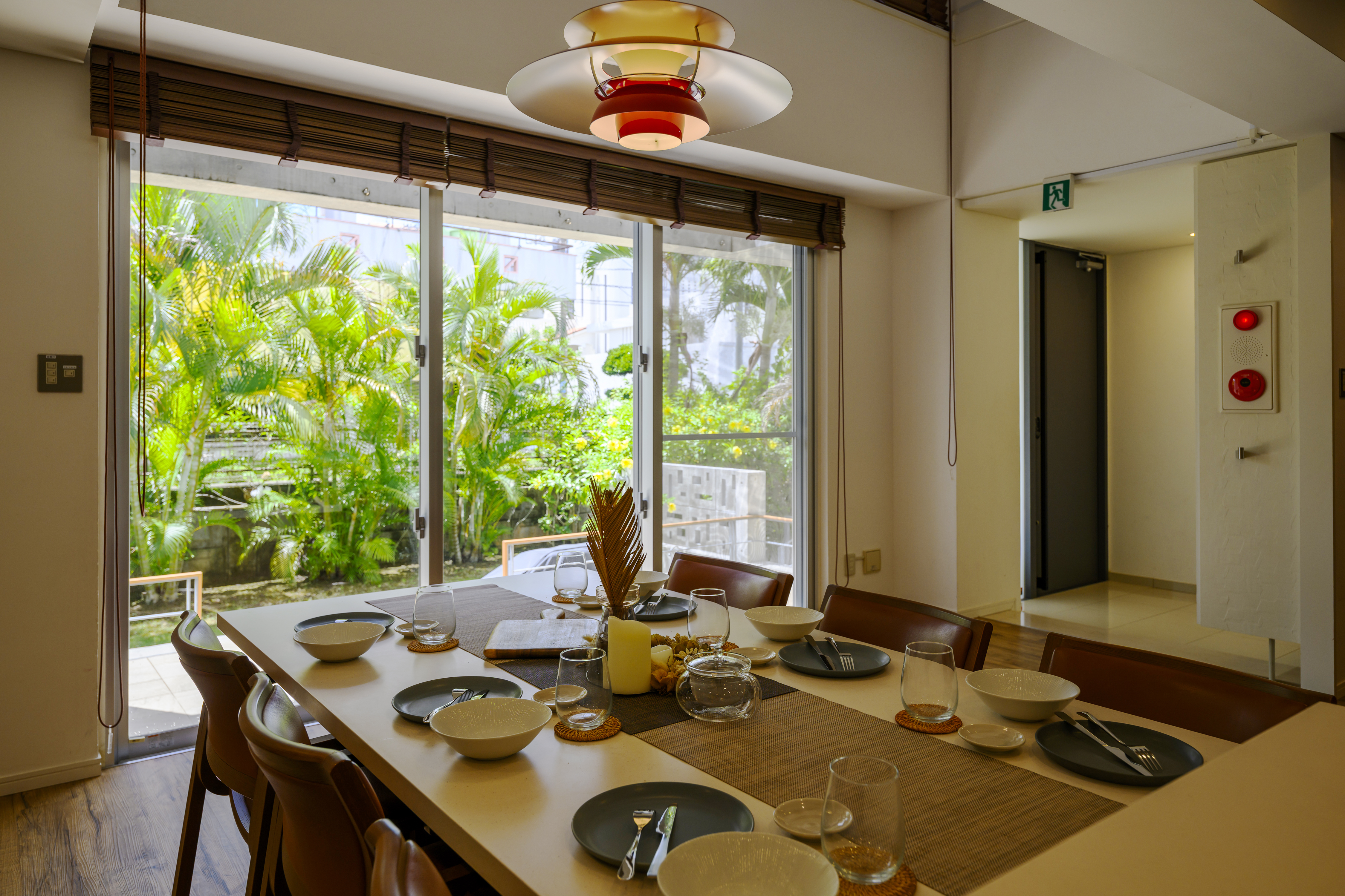 ダイニングテーブル