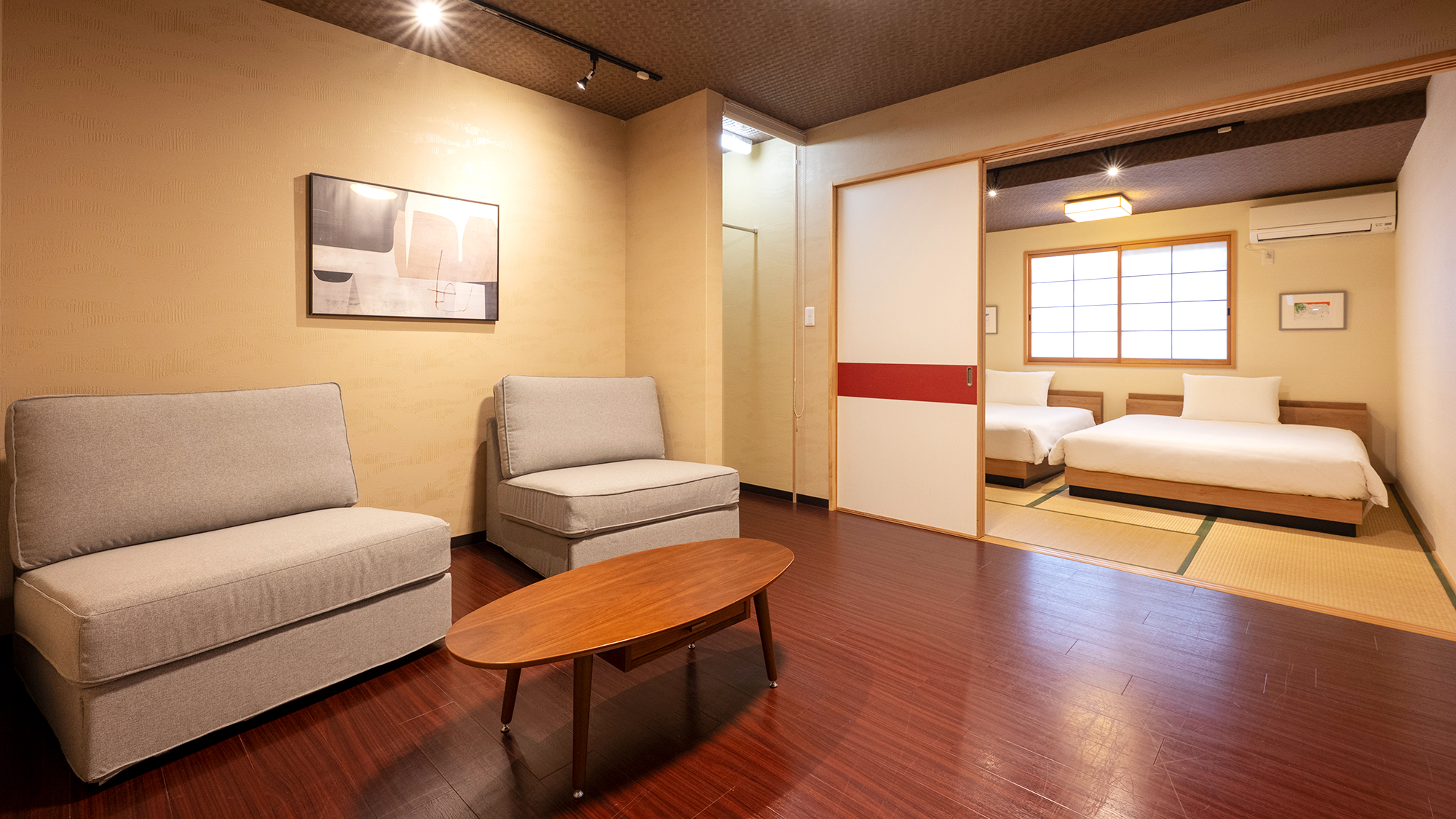 鈴 三年坂 夢子（2階）