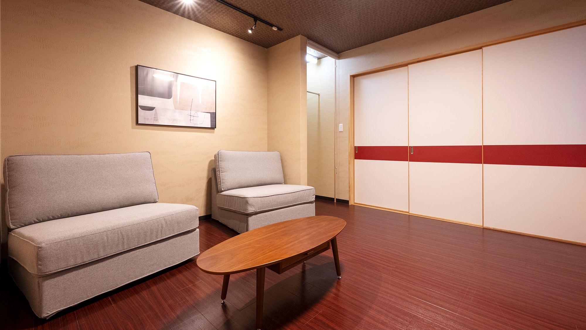 鈴 三年坂 夢子（2階）