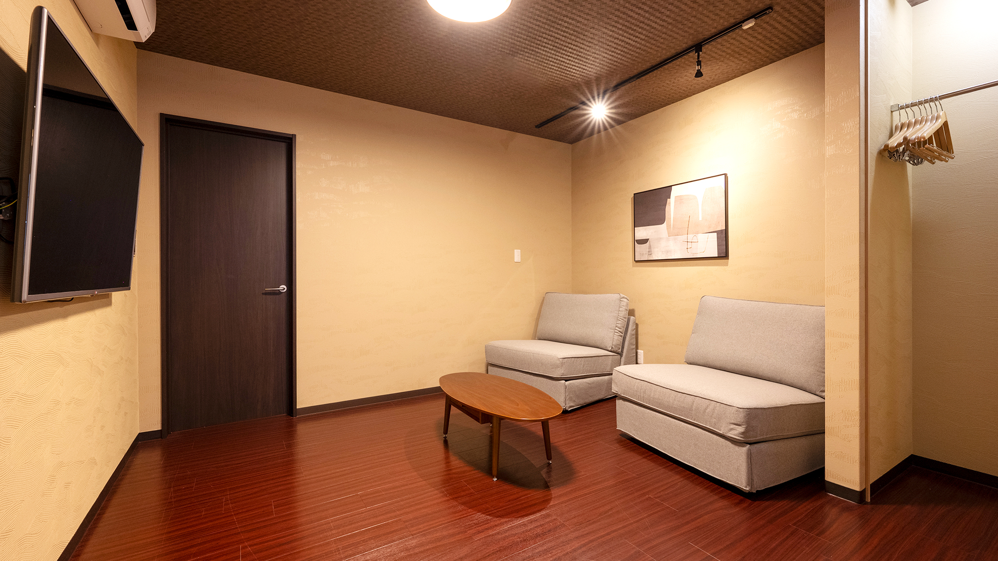 鈴 三年坂 夢子（2階）